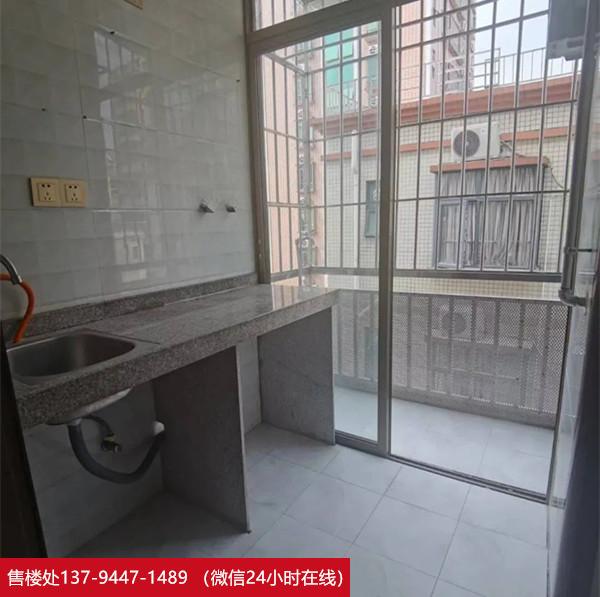 深圳 清湖原始户型地铁口500米，汇海广场/大润发广场️0距离