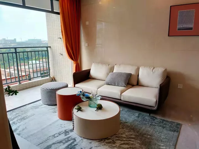 东莞麻涌小产权房《悦名湖‬居》2栋规模，楼盘自带室内停车场。