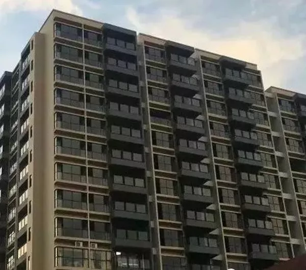 东莞长安地王广场附近的小产权房<幸福苑>三栋花园小区有地下车库